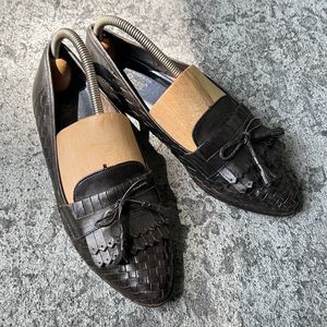G.H. Bass & Co. Shoes Women's 8N Pointed Toe Tassel Flats Black Woven Leather